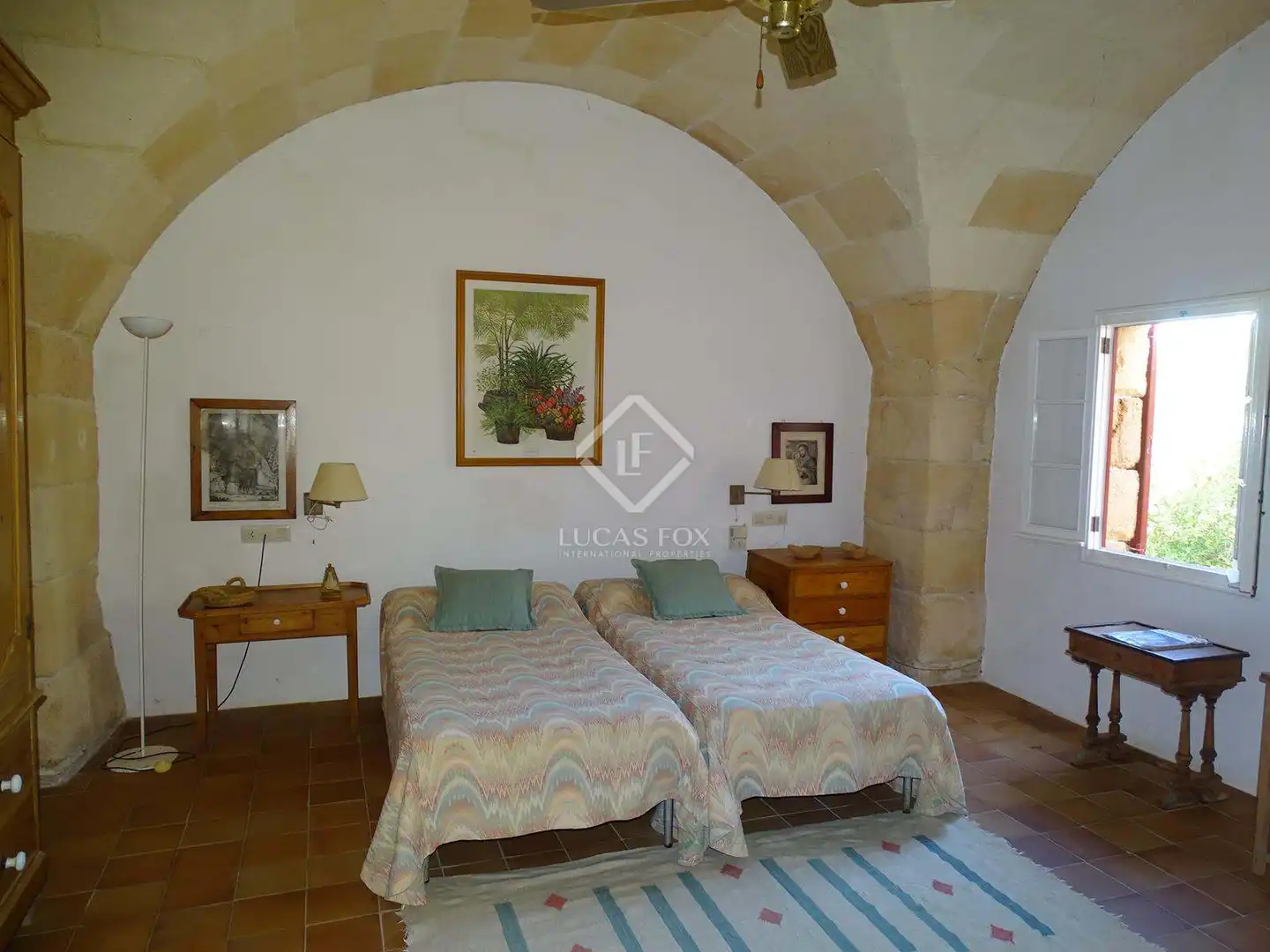 Country homes for sale in Cala Blanca