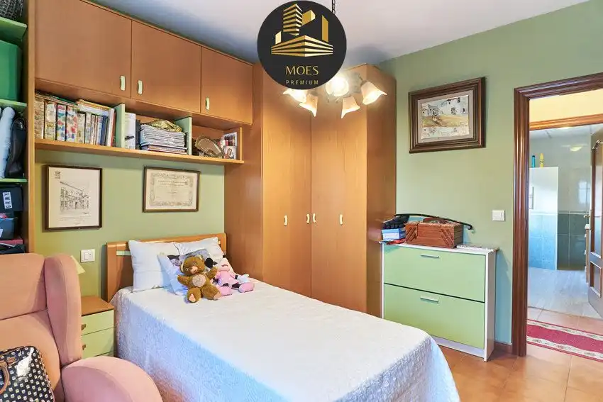 Dormitori de Casa o xalet en venda en Jaén amb Aire condicionat, Calefacció i Terrassa