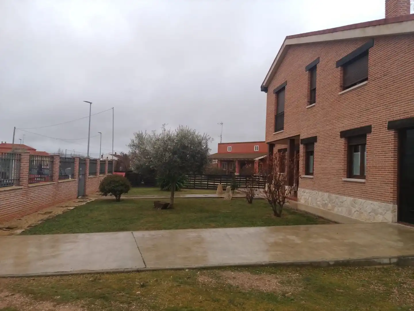 Vista exterior de Casa o xalet en venda en Quintana del Puente amb Calefacció, Jardí privat i Terrassa