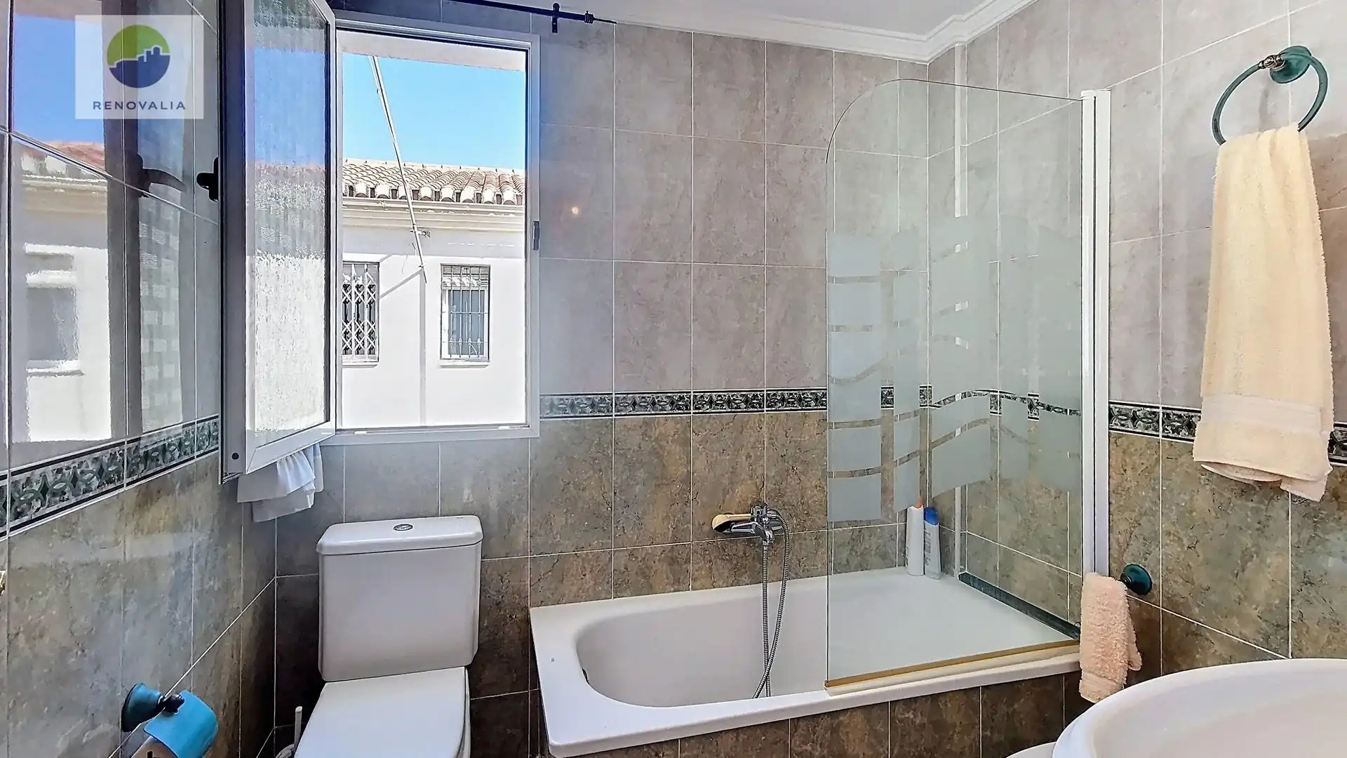 Baño de Casa adosada en venta en Armilla con Calefacción