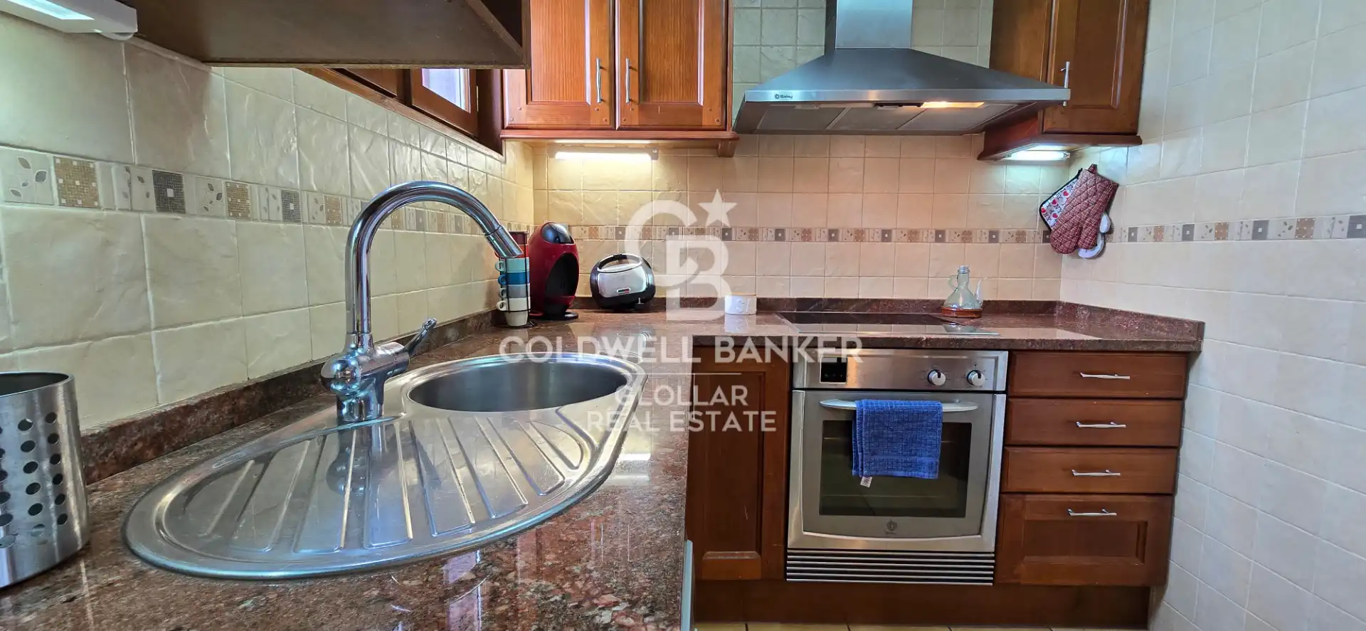 Kitchen of Detached homes for rent in Sainte - Léocadie  with Private garden, Parquet flooring and Terrace
