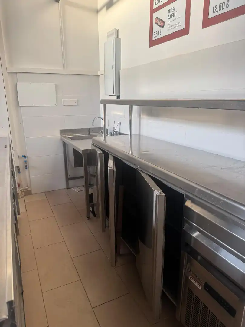Cuina de Local en venda en Mataró amb Aire condicionat i Moblat