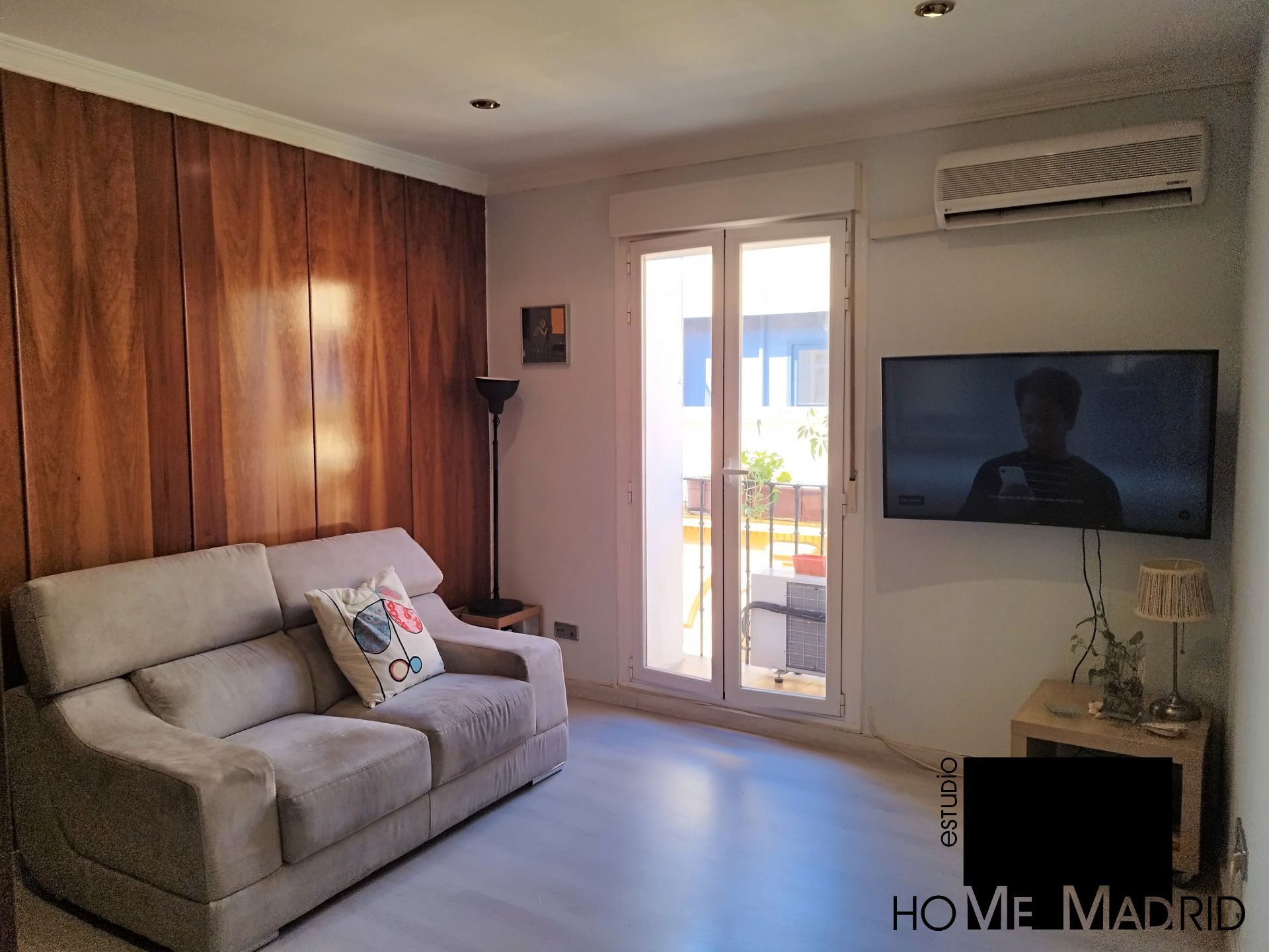 Sala d'estar de Estudi en venda en  Madrid Capital amb Aire condicionat, Calefacció i Parquet