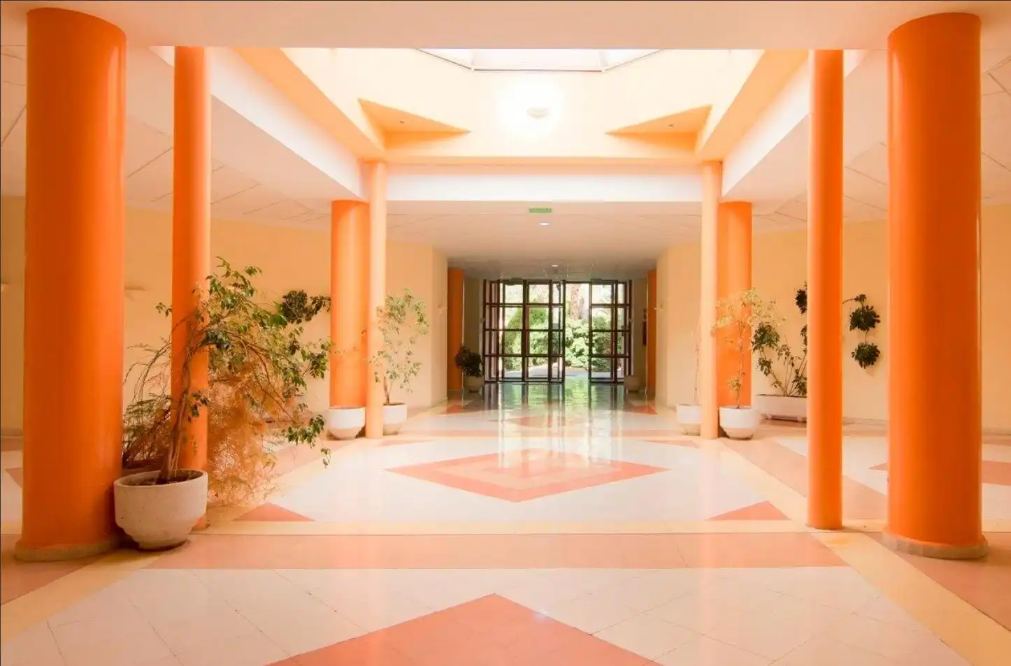 Flat for rent in Granada  with Air Conditioner and Community pool