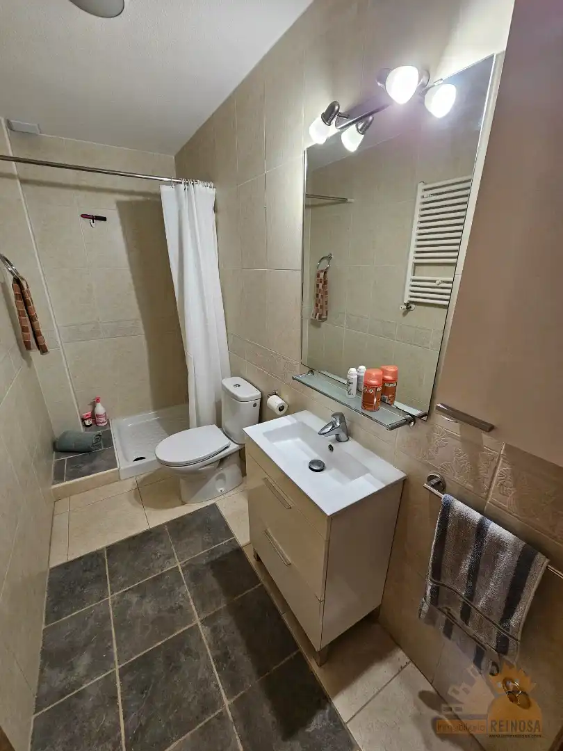 Badezimmer von Einfamilien-Reihenhaus zum Verkauf in Molina de Segura mit Klimaanlage, Heizung und Privatgarten