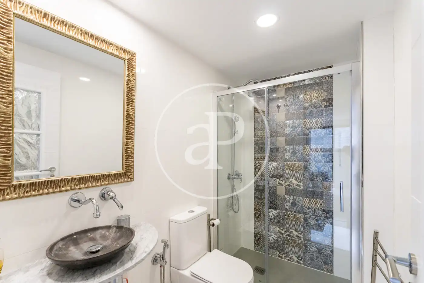 Baño de Casa adosada en venta en Pozuelo de Alarcón con Aire acondicionado, Calefacción y Jardín privado