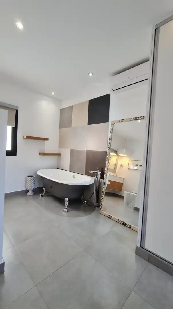 Baño de Casa o chalet de alquiler en Estepona con Aire acondicionado, Jardín privado y Terraza