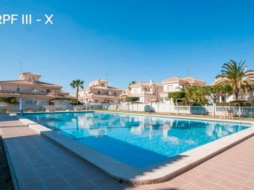 Semi-detached house with balcony for sale in Calle Calle Nicolás Bussi