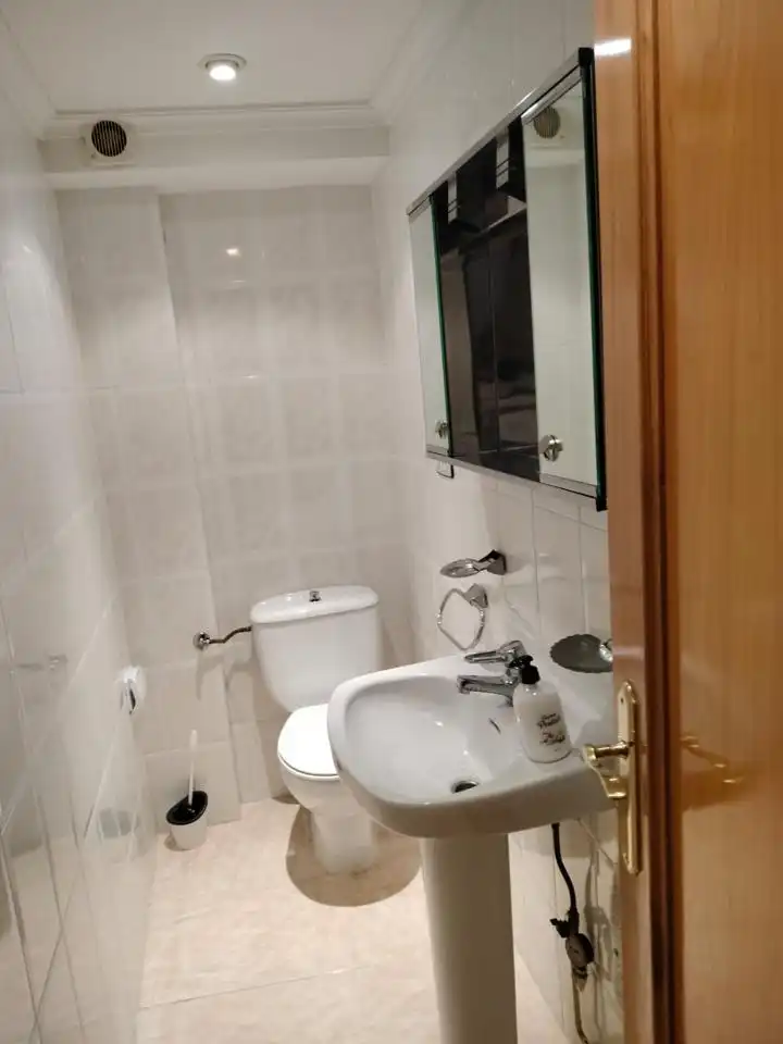 Bany de Planta baixa de lloguer en Cuenca amb Calefacció i Moblat