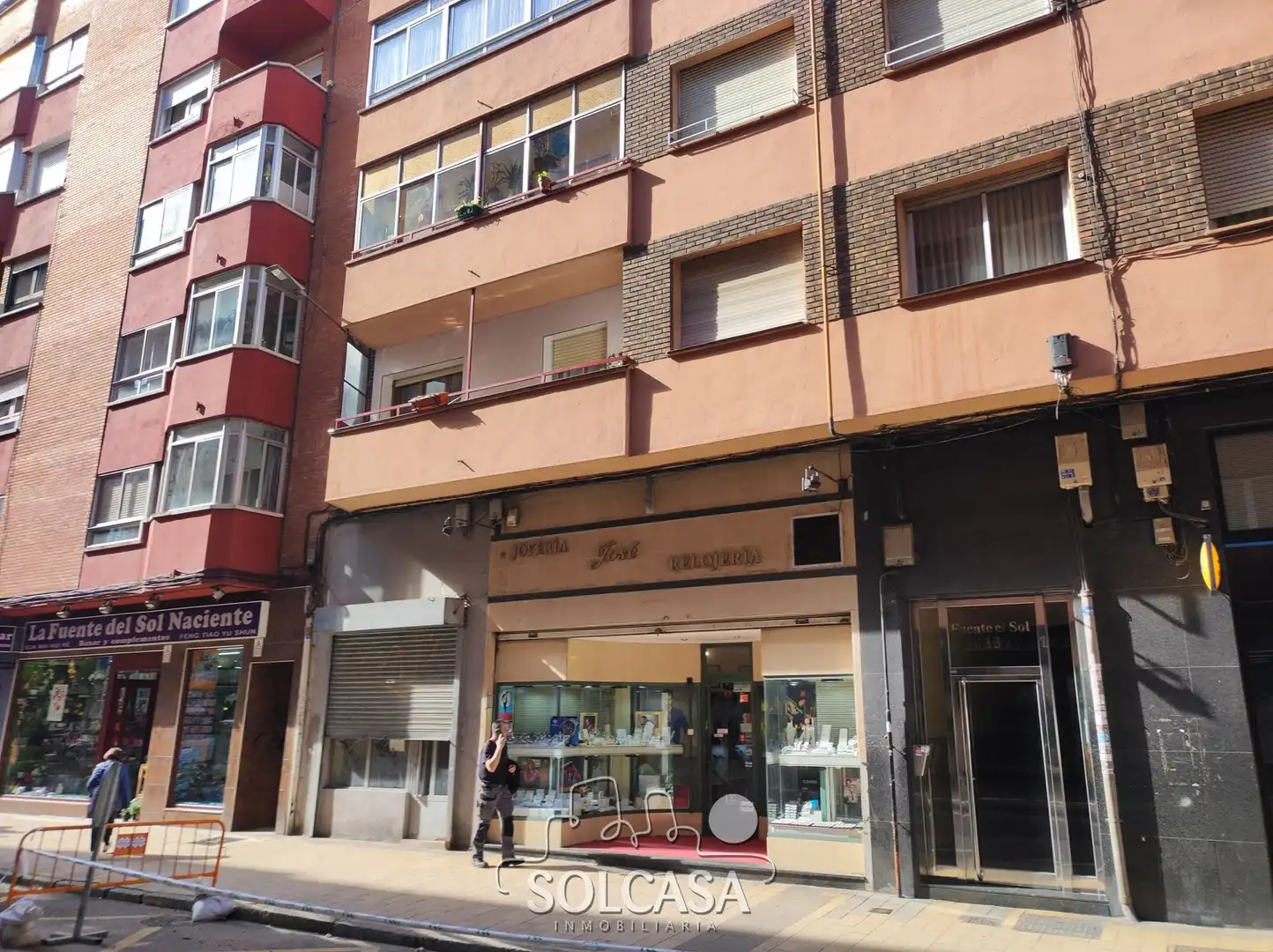 Local comercial en venda a Calle Fuente el Sol