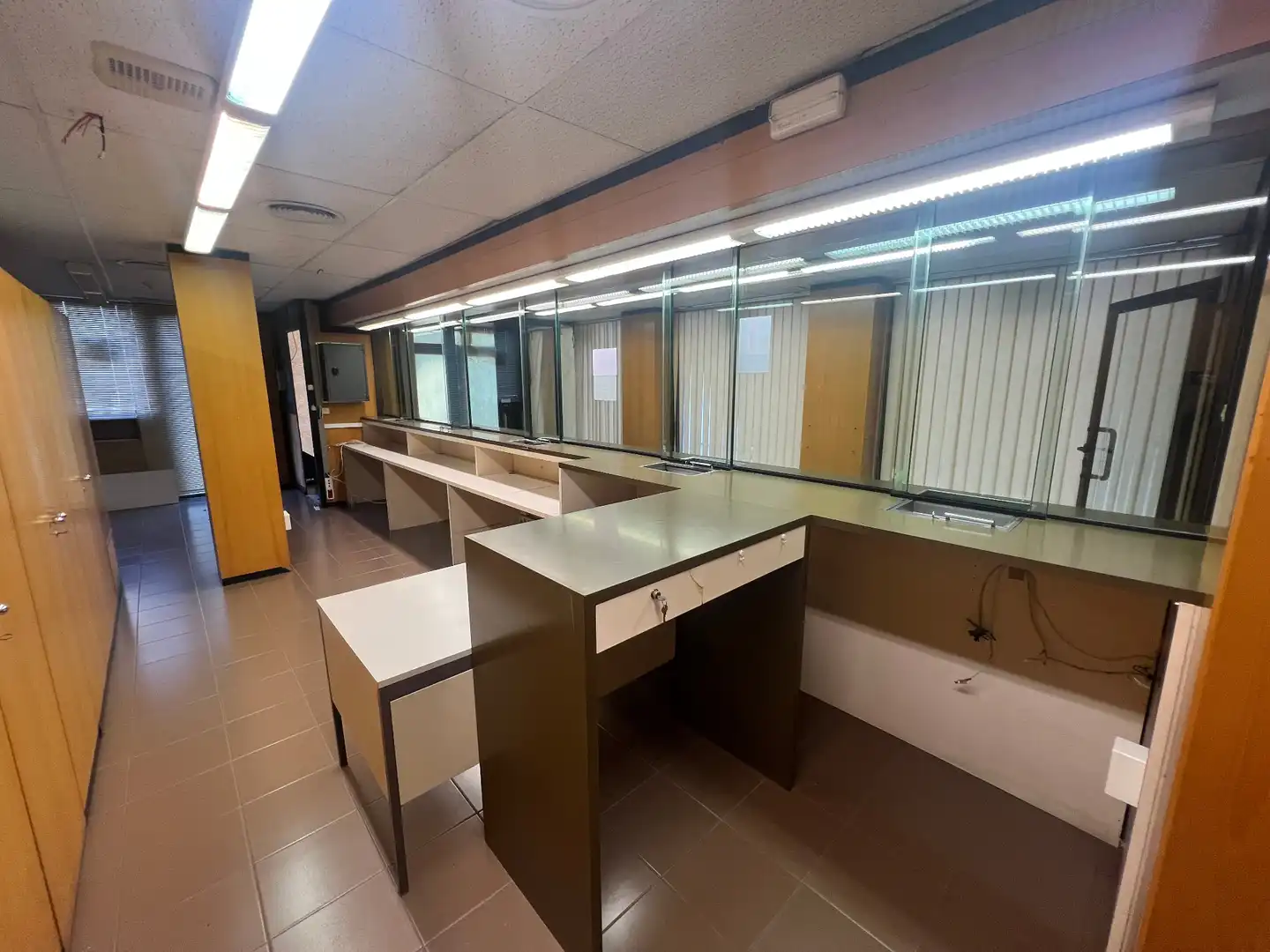 Commercial properties for rent in Cervera  with Air Conditioner, Heating and Furnished
