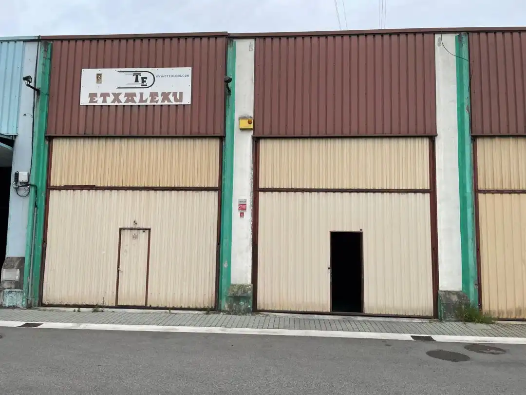 Außenansicht von Fabrikhallen zur Miete in Lazkao
