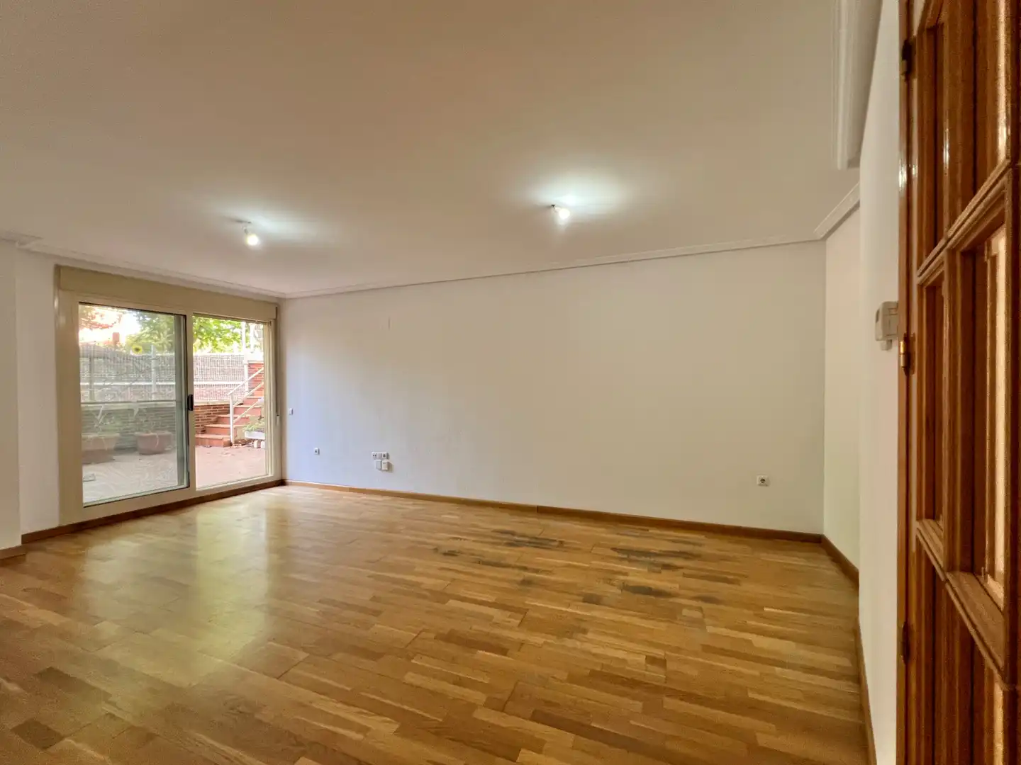 Living room of Flat for rent in Reus  with Air Conditioner, Heating and Private garden