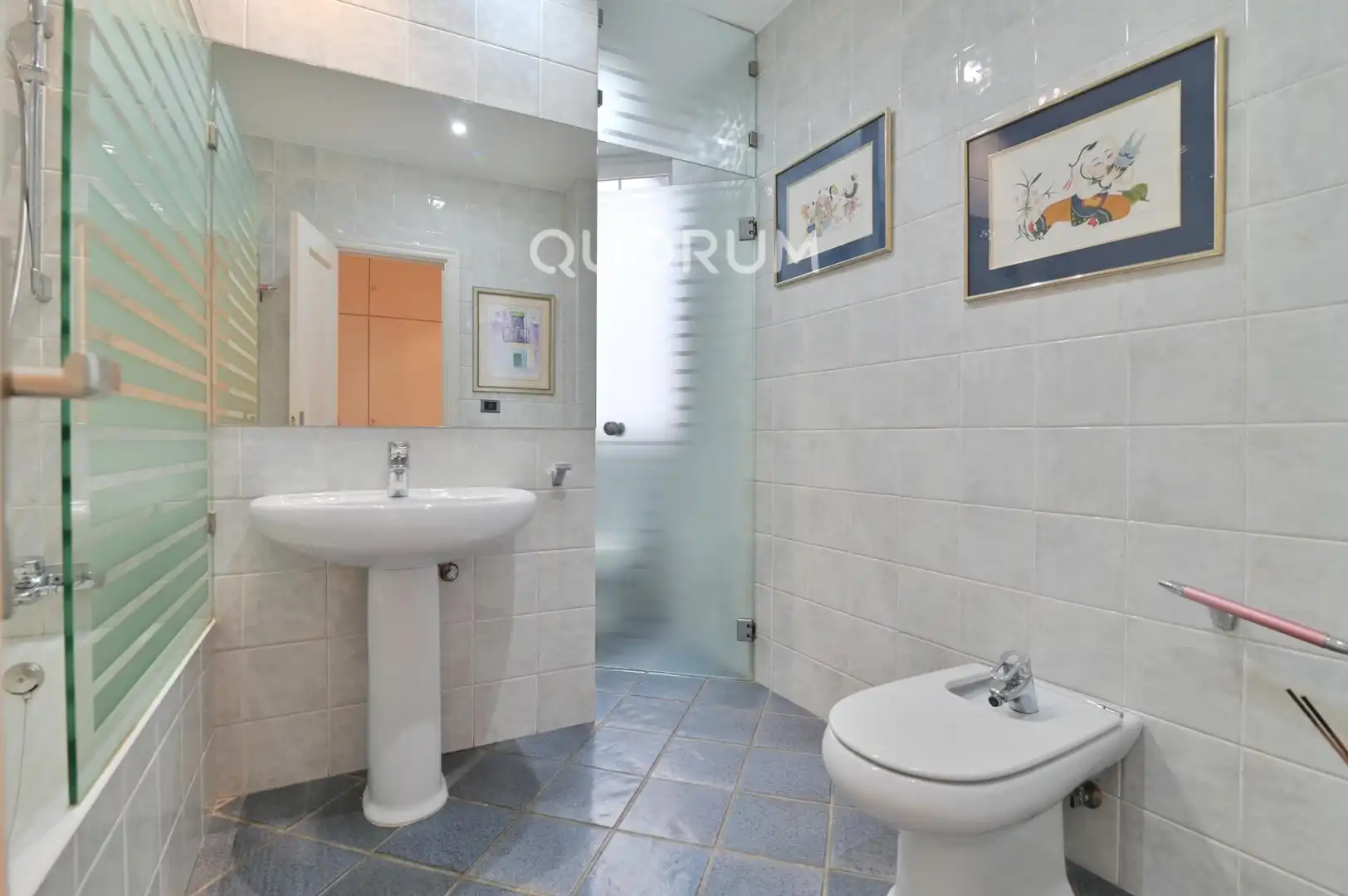Bathroom of Flat for sale in Bilbao   with Heating