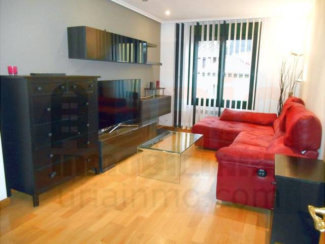 Piso en Alquiler en Calle Javier Grossi en Salesas - Foncalada - Campoamor