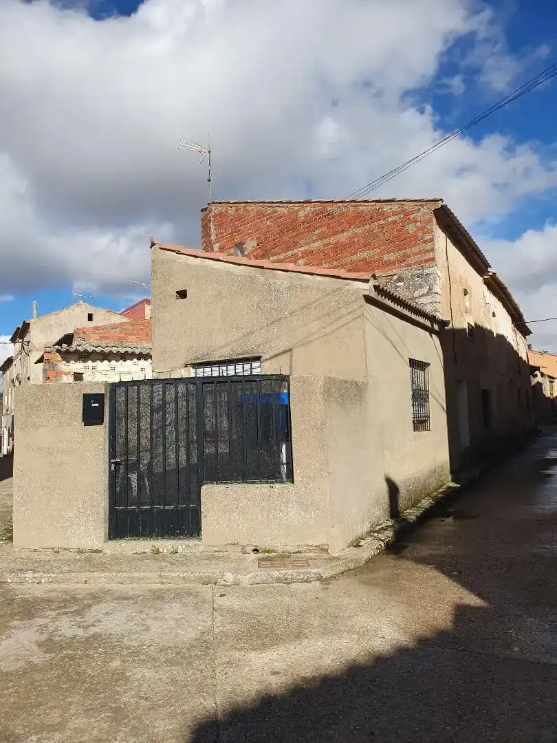 Vista exterior de Casa adosada en venta en Tórtoles de Esgueva, Burgos
