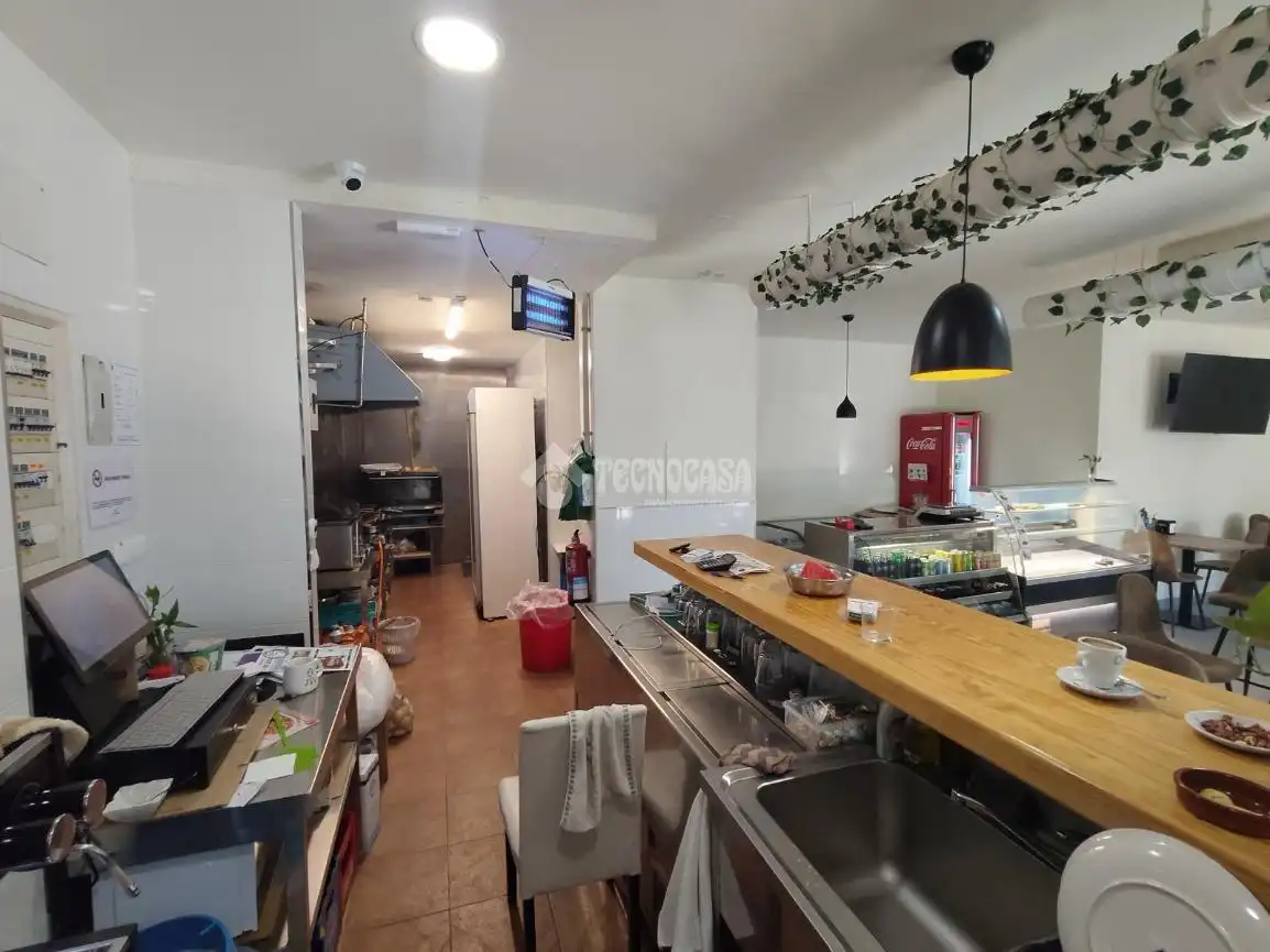 Cuina de Local en venda en Velilla de San Antonio amb Aire condicionat, Calefacció i Terrassa