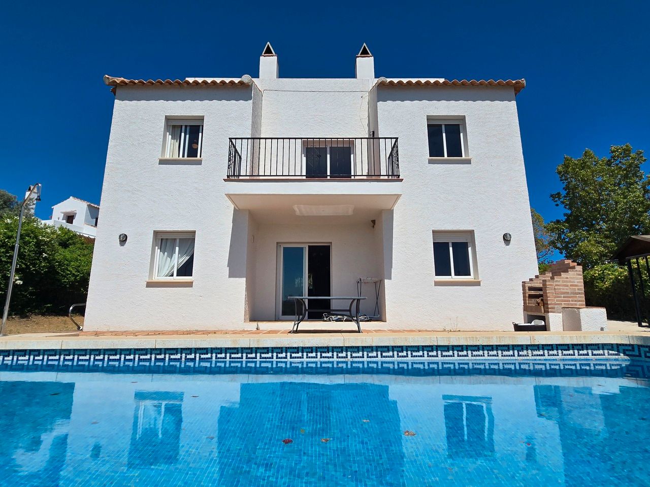 Exterior view of House or chalet for sale in Alcaucín  with Swimming Pool