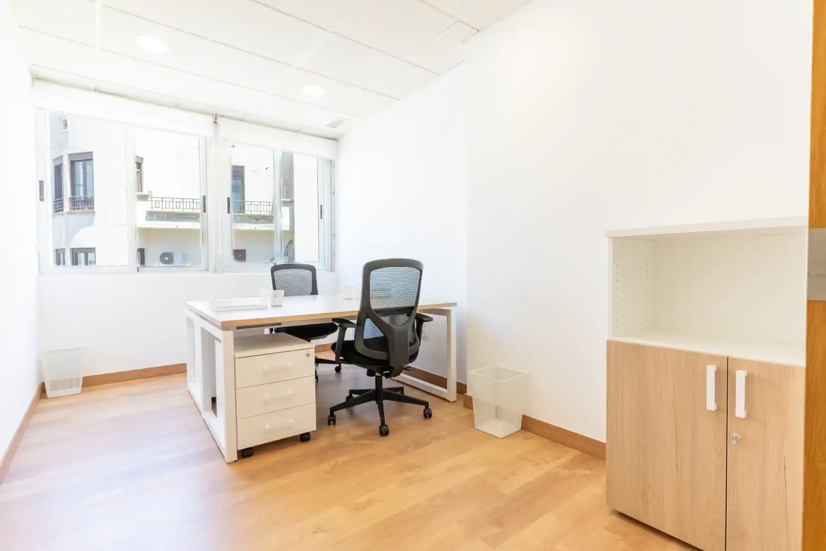 Büro zur Miete in Málaga mit Klimaanlage, Heizung und Möbliert