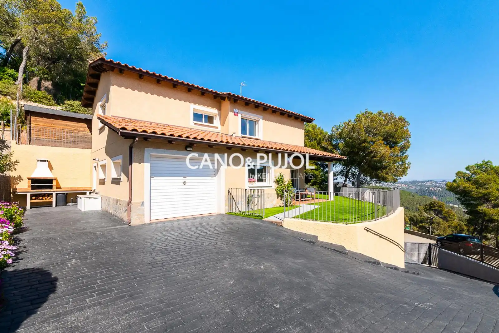 Vista exterior de Casa o chalet en venta en Corbera de Llobregat con Calefacción, Terraza y Trastero