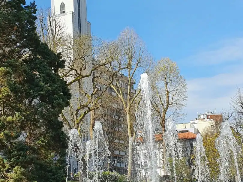 Vista exterior de Piso en venta en Oviedo  con Balcón
