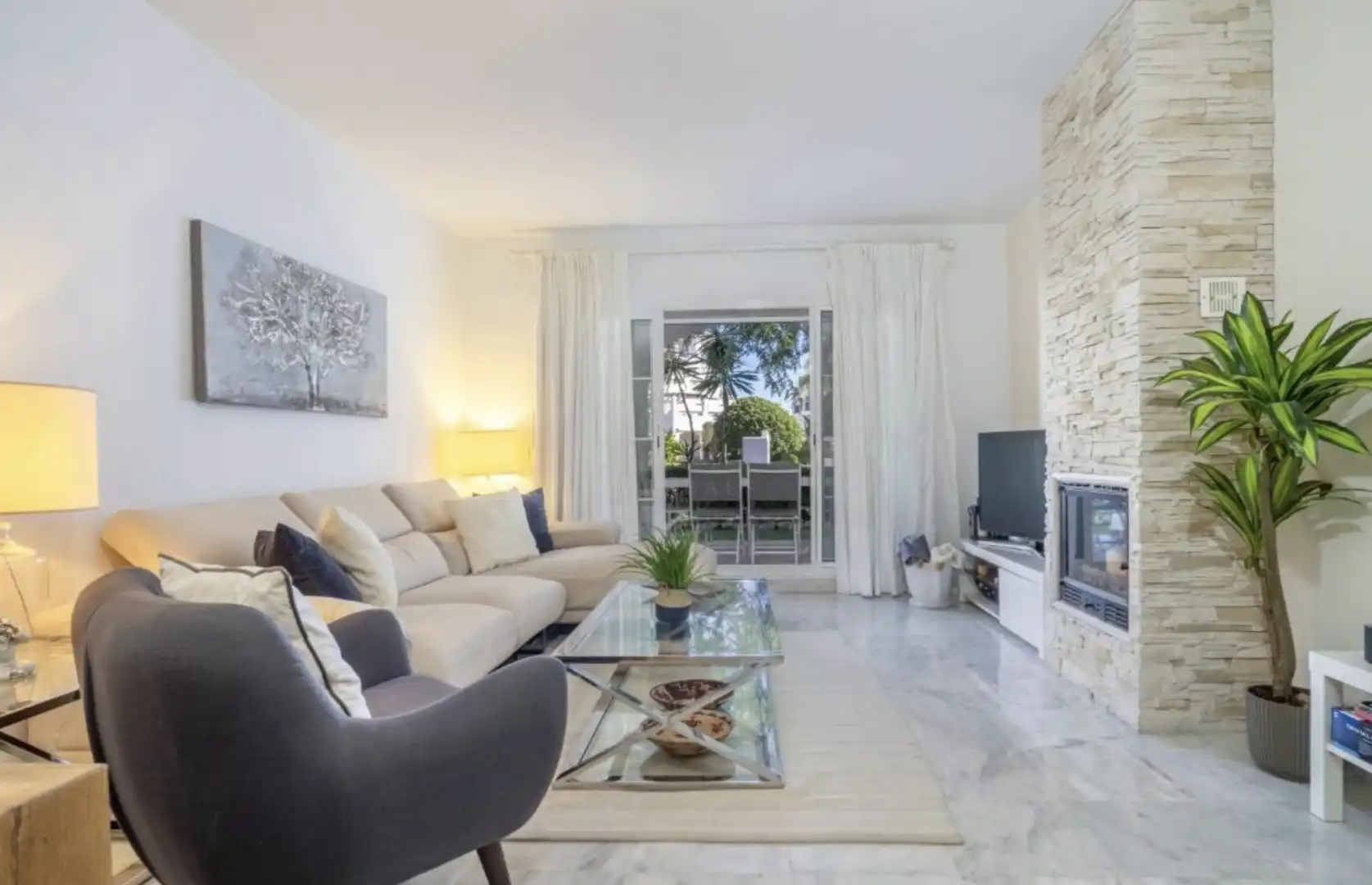 Living room of Ground floor for rent in Marbella  with Air Conditioner, Swimming Pool and Furnished