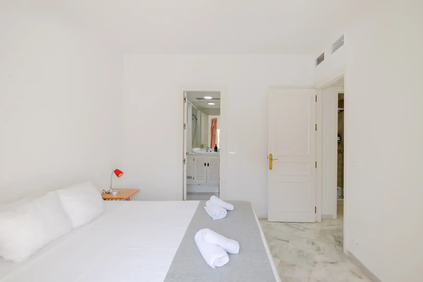 Bedroom of Flat for sale in Marbella  with Air Conditioner, Heating and Terrace