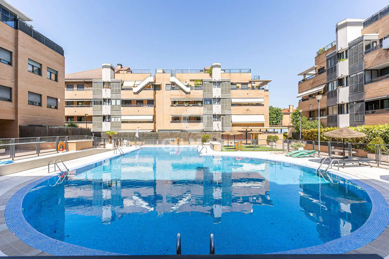Piscina de Pis en venda en Pozuelo de Alarcón amb Calefacció, Jardí privat i Traster