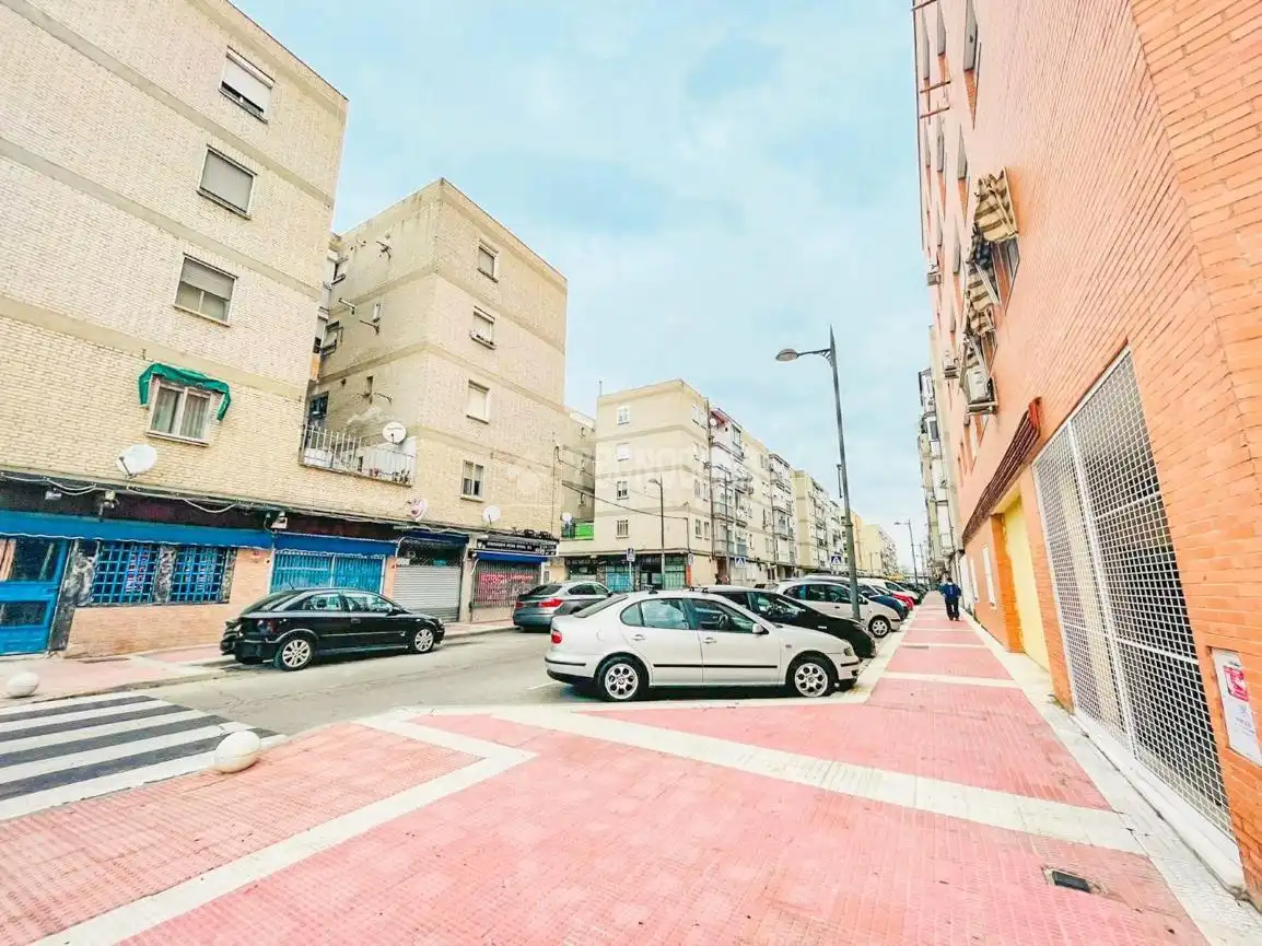 Exterior view of Garage for sale in Parla