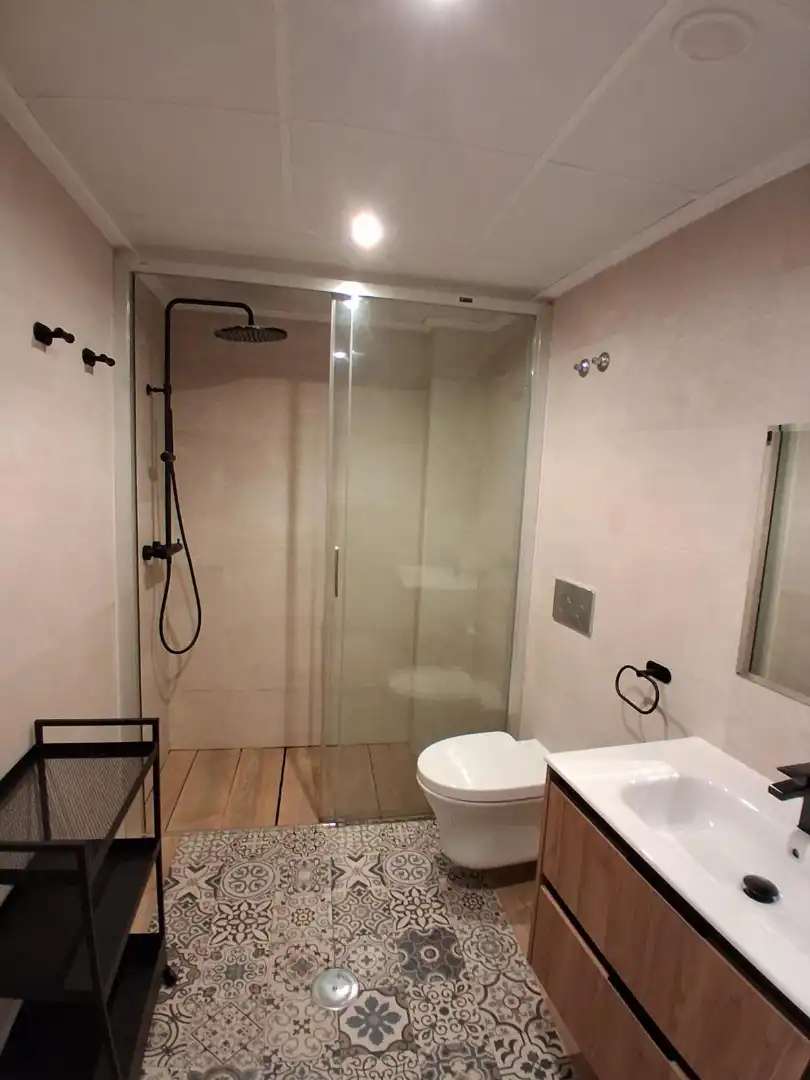 Badezimmer von Wohnung zur Miete in Albacete mit Klimaanlage, Heizung und Parkett