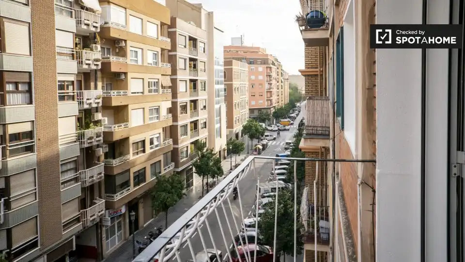Exterior view of Flat for rent in Valencia  with Air Conditioner, Heating and Furnished