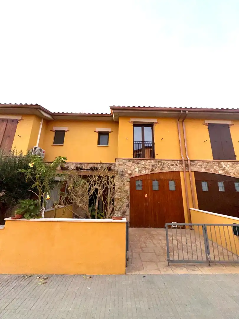 Adossat amb terrassa en venda a Carrer de Can Vinyes, imagen 2