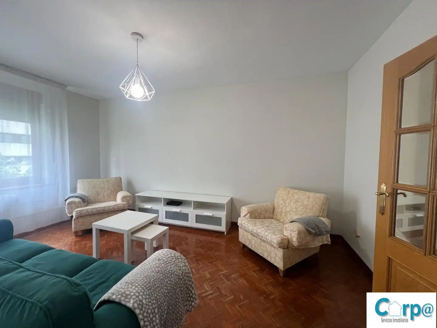 Sala de estar de Piso de alquiler en  Pamplona / Iruña con Calefacción, Parquet y Amueblado