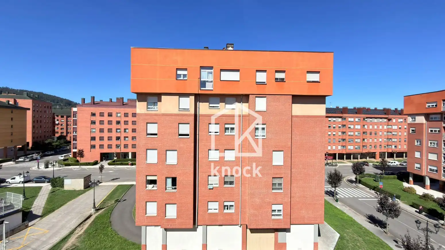 Vista exterior de Pis en venda en Oviedo  amb Calefacció, Traster i Balcó