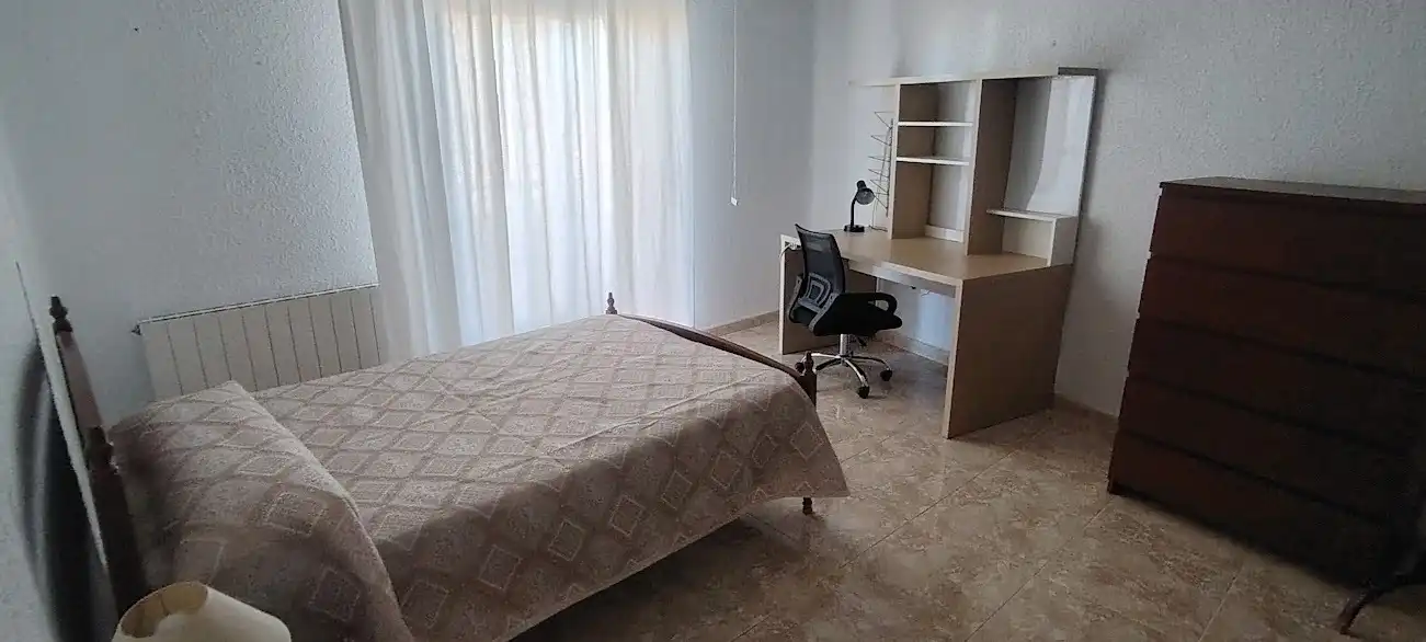 Habitación de Piso de alquiler en Linares con Aire acondicionado, Calefacción y Amueblado