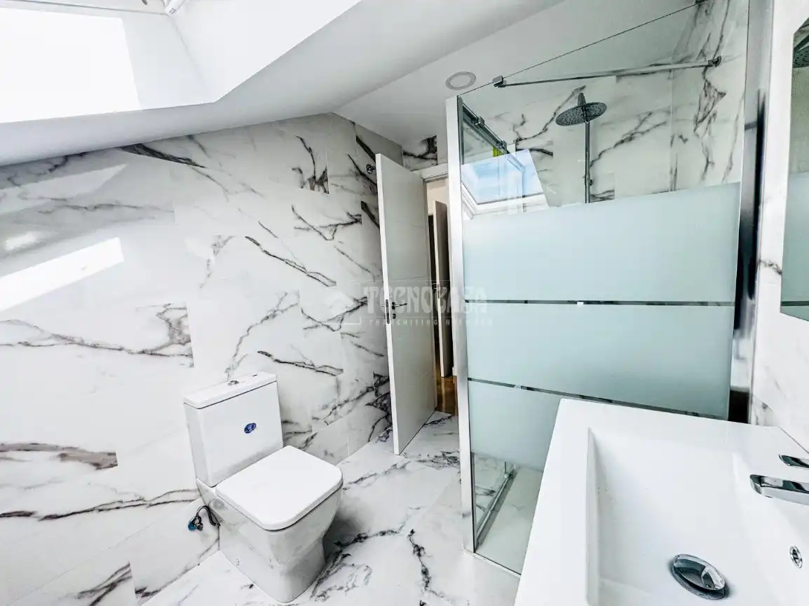 Baño de Dúplex en venta en Navalcarnero con Aire acondicionado, Calefacción y Terraza