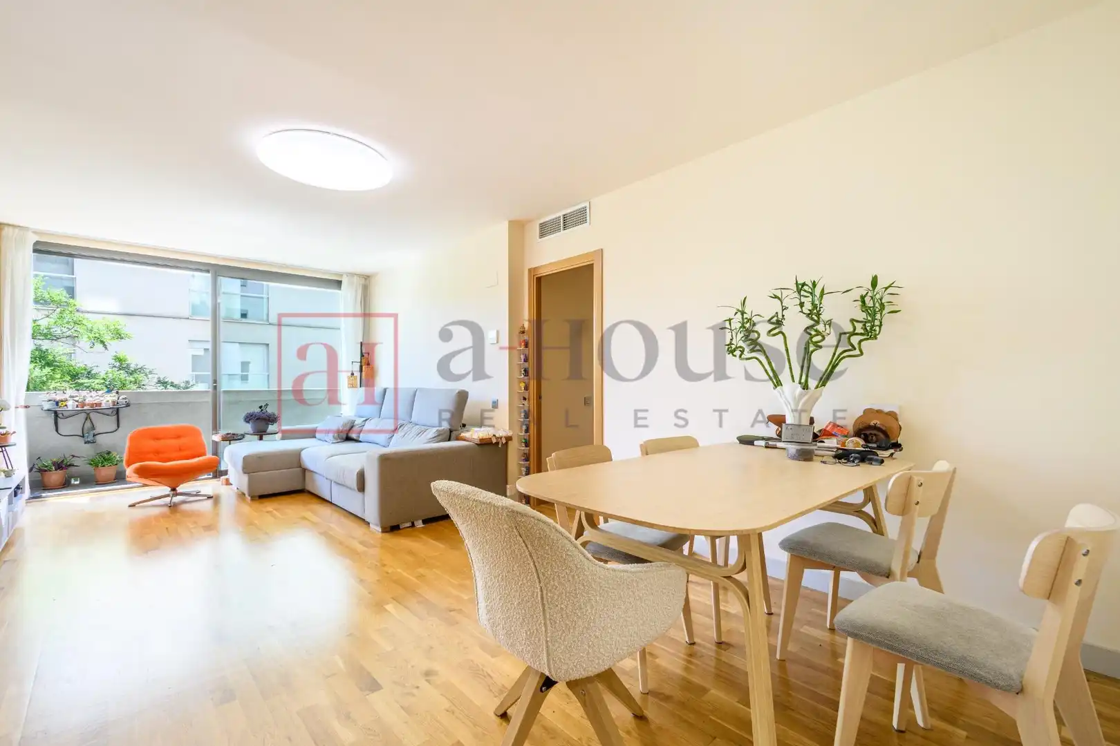 Living room of Flat for sale in Barcelona  with Heating, Parquet flooring and Terrace