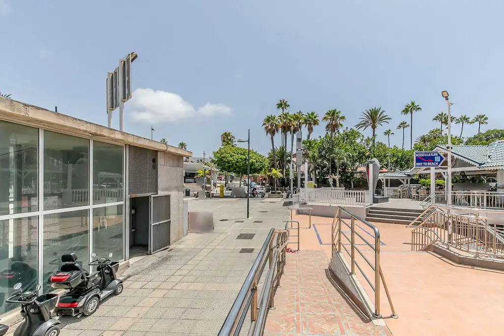 Vista exterior de Local en venta en Adeje