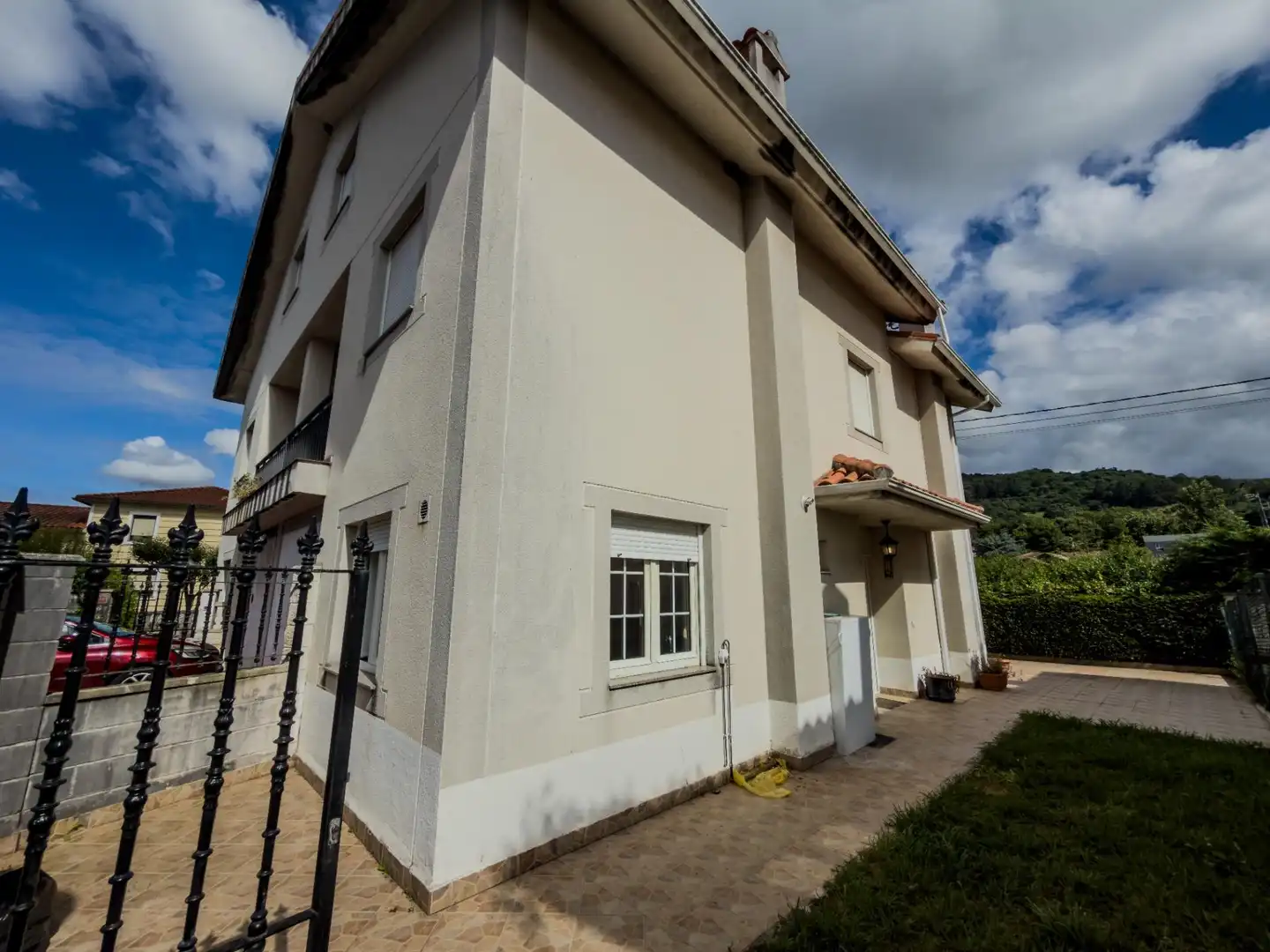 Vista exterior de Casa adosada en venda en Villaescusa (Cantabria) amb Calefacció i Parquet