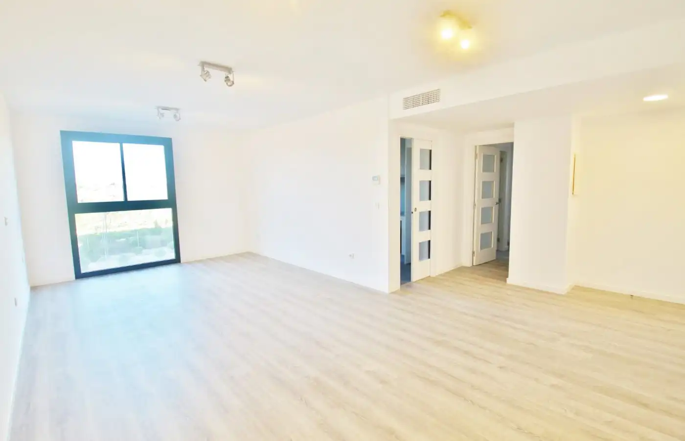 Living room of Flat for rent in El Campello  with Air Conditioner, Private garden and Terrace