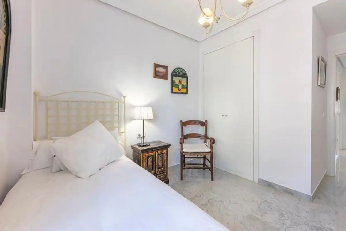 Schlafzimmer von Wohnung zum Verkauf in Marbella mit Klimaanlage, Heizung und Schwimmbad