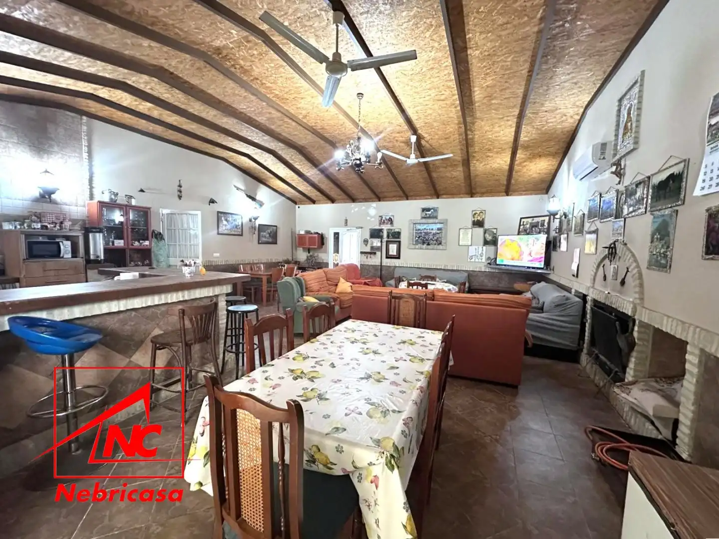 Finca rústica en venda en Lebrija amb Aire condicionat, Piscina i Moblat