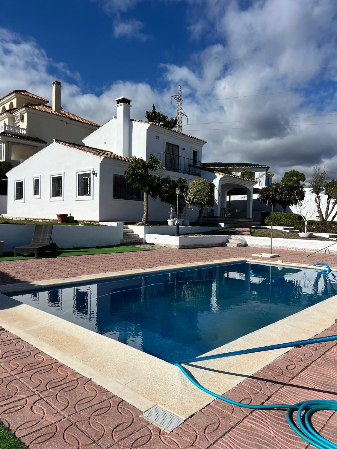 Swimming pool of House or chalet for sale in Estepona