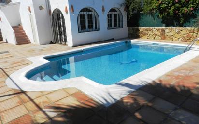 Piscina de Casa o xalet en venda en Manilva amb Aire condicionat, Terrassa i Piscina