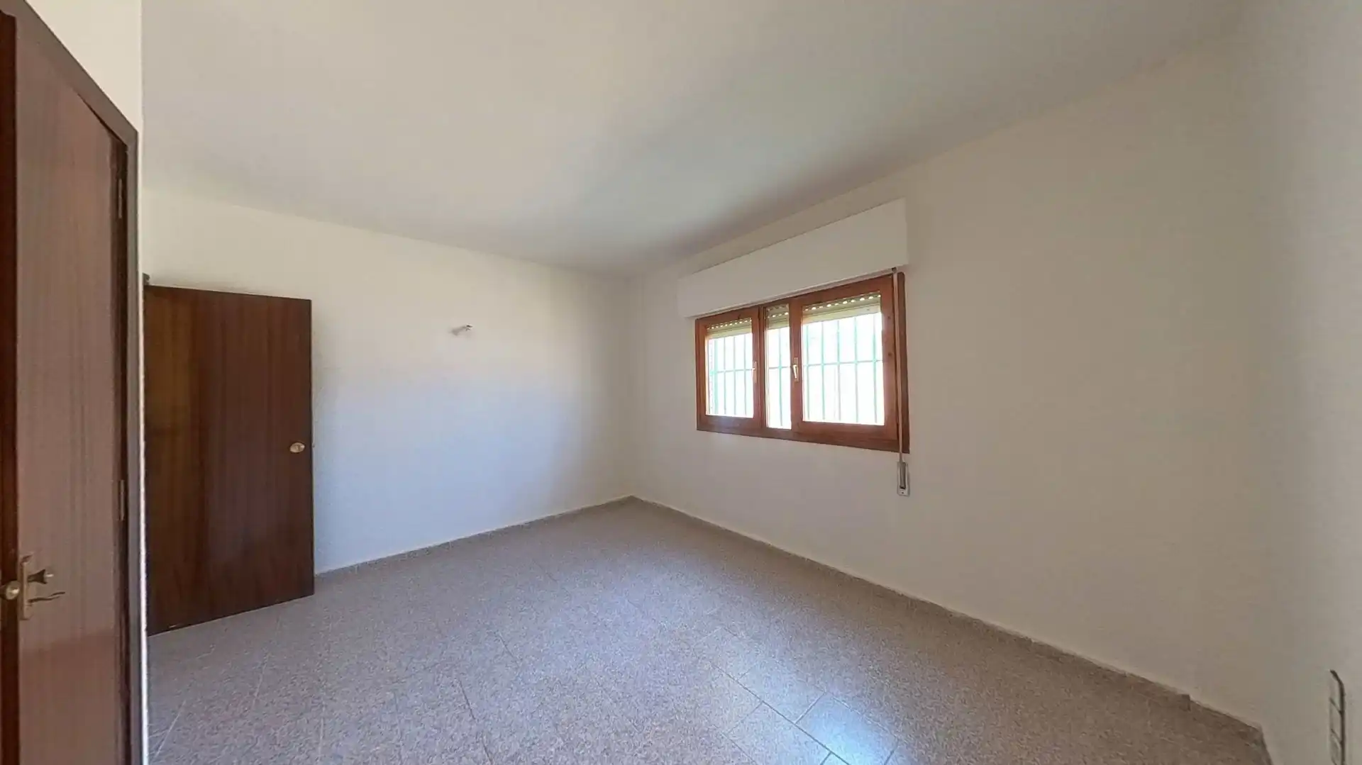 Dormitori de Casa o xalet en venda en Zaragoza amb Jardí privat i Piscina