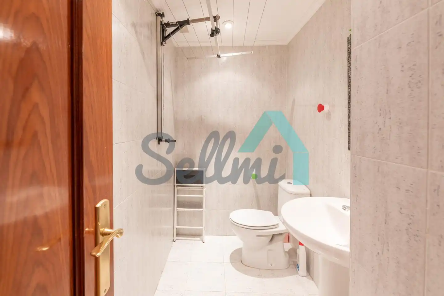 Bathroom of Flat for sale in Oviedo   with Heating, Parquet flooring and Storage room