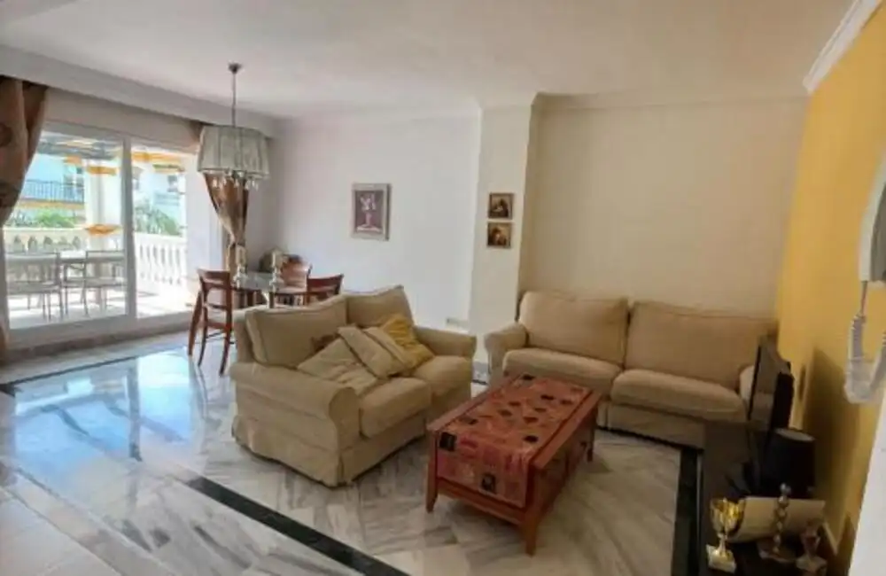 Sala de estar de Apartamento en venta en Marbella con Aire acondicionado, Terraza y Piscina