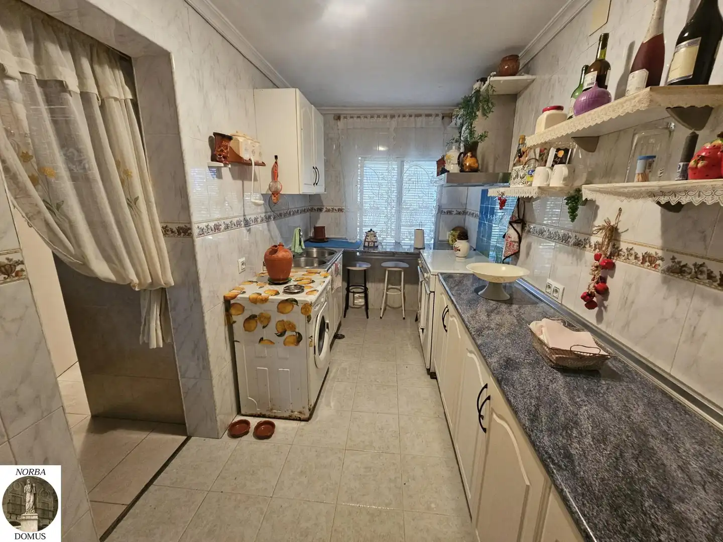 Cuina de Casa o xalet en venda en Cáceres amb Jardí privat, Terrassa i Traster