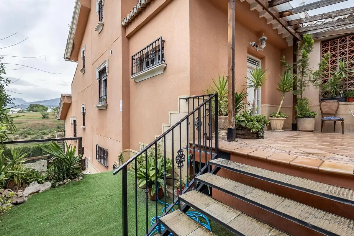 Chalet con terraza en venta en Calle del Sauce 19, imagen 2