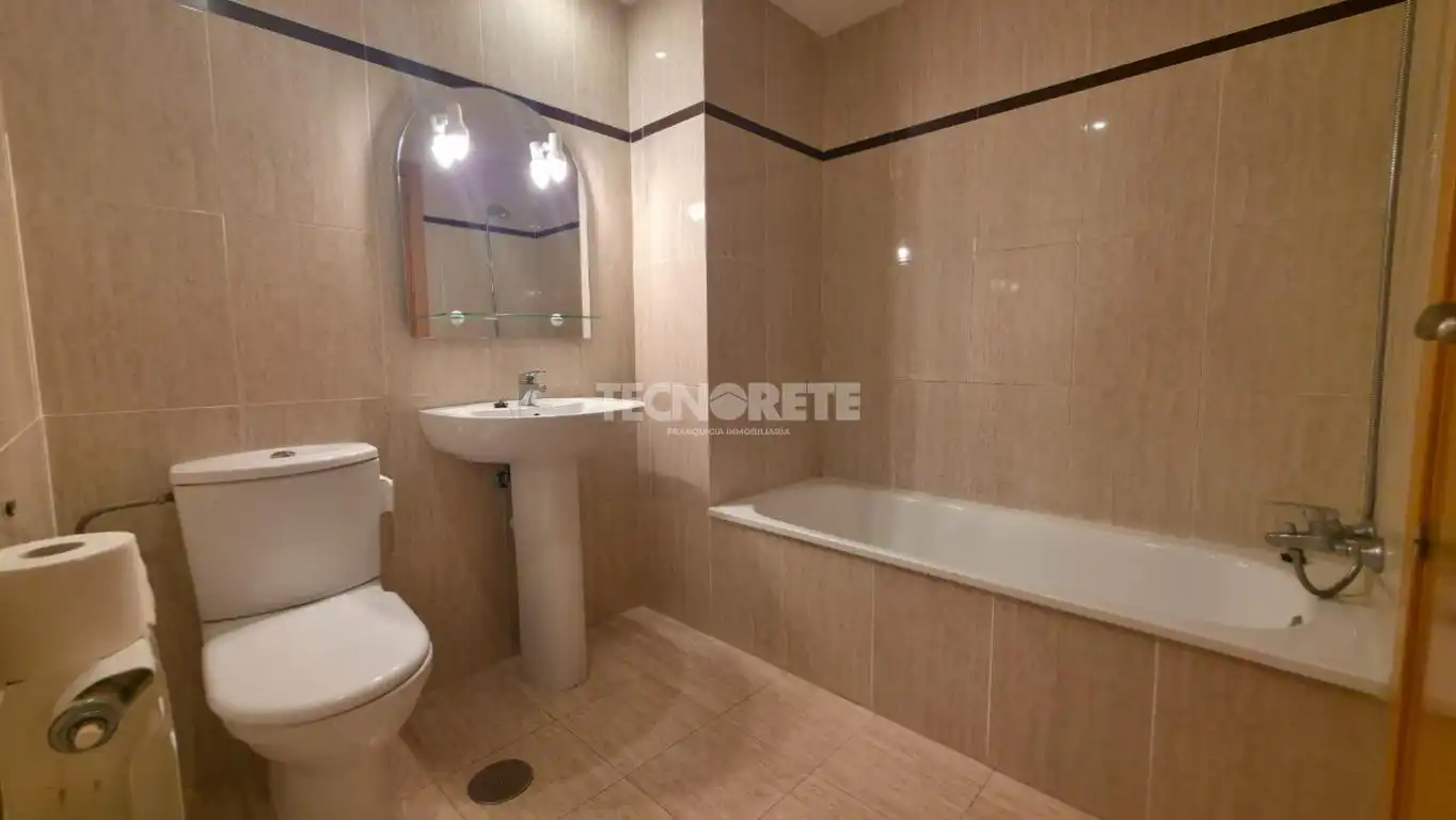 Baño de Piso en venta en Guadalajara con Parquet y Piscina comunitaria